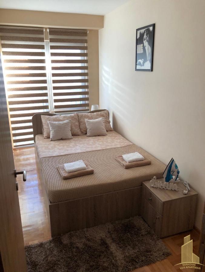 Mirkovic Lux Apartman Ni Exteriör bild