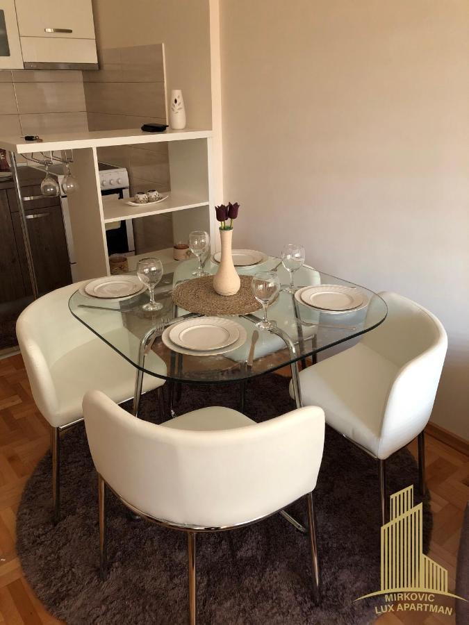 Mirkovic Lux Apartman Ni Exteriör bild