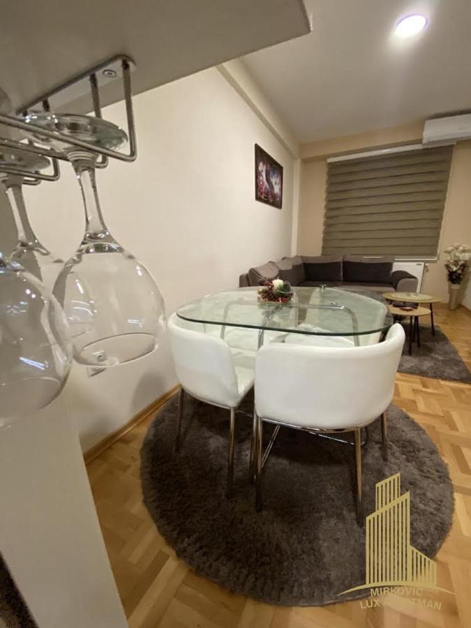 Mirkovic Lux Apartman Ni Exteriör bild